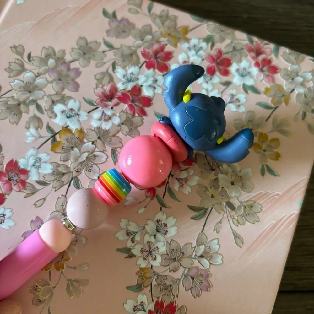 Disney Doorables: lilo & Stitch: Stitch Summer handmade beaded pen